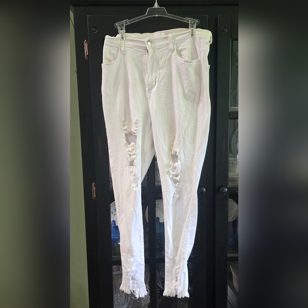 Vibrant White Distressed Women Jeggings